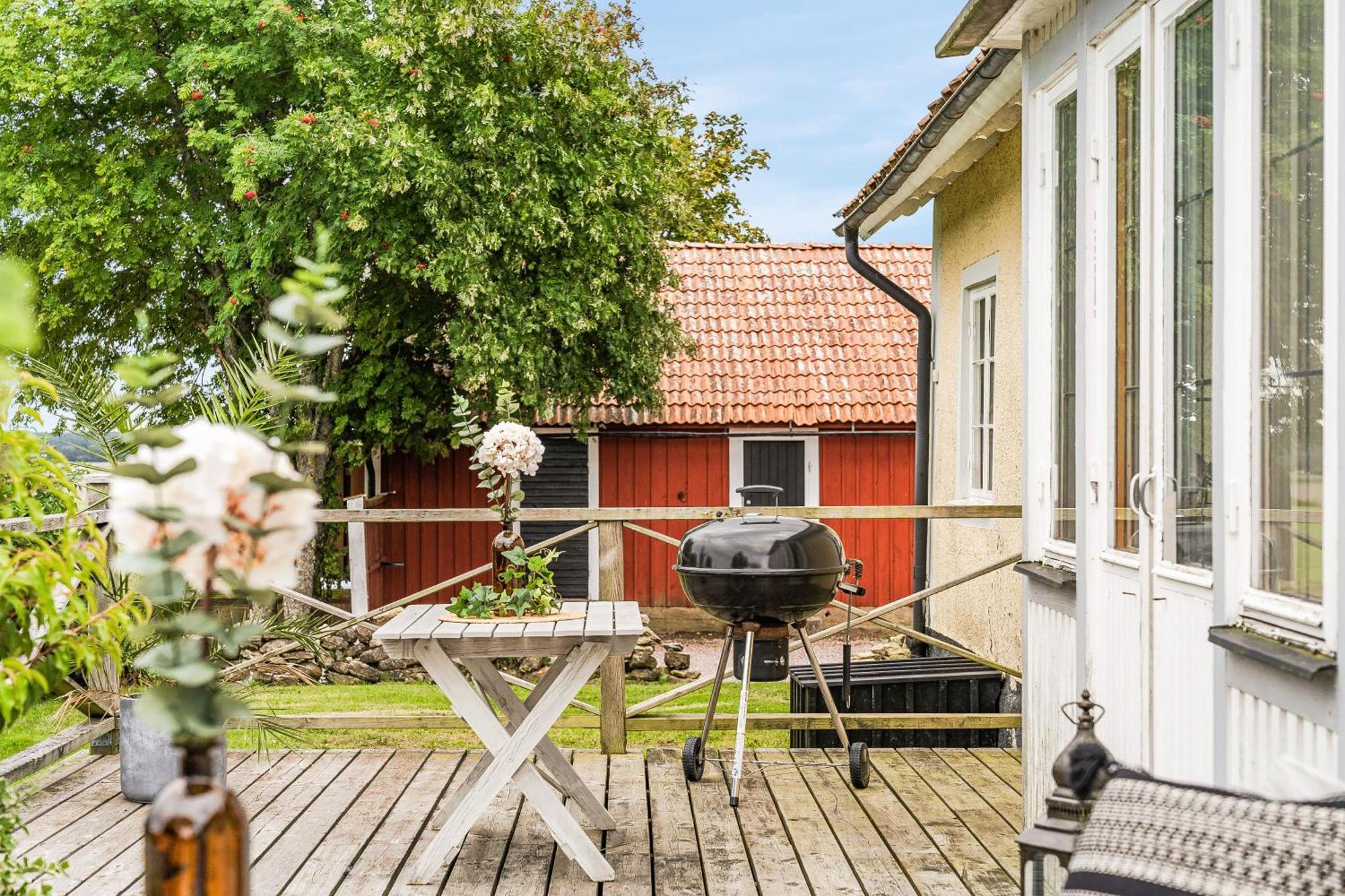 Stubbegarden - Unique Swedish Style With Fireplace Вадстена Екстериор снимка